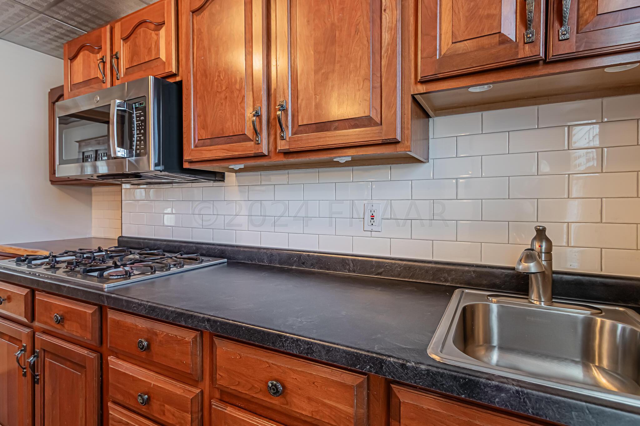 353 Ninth Ave S, Fargo, ND 58103-30