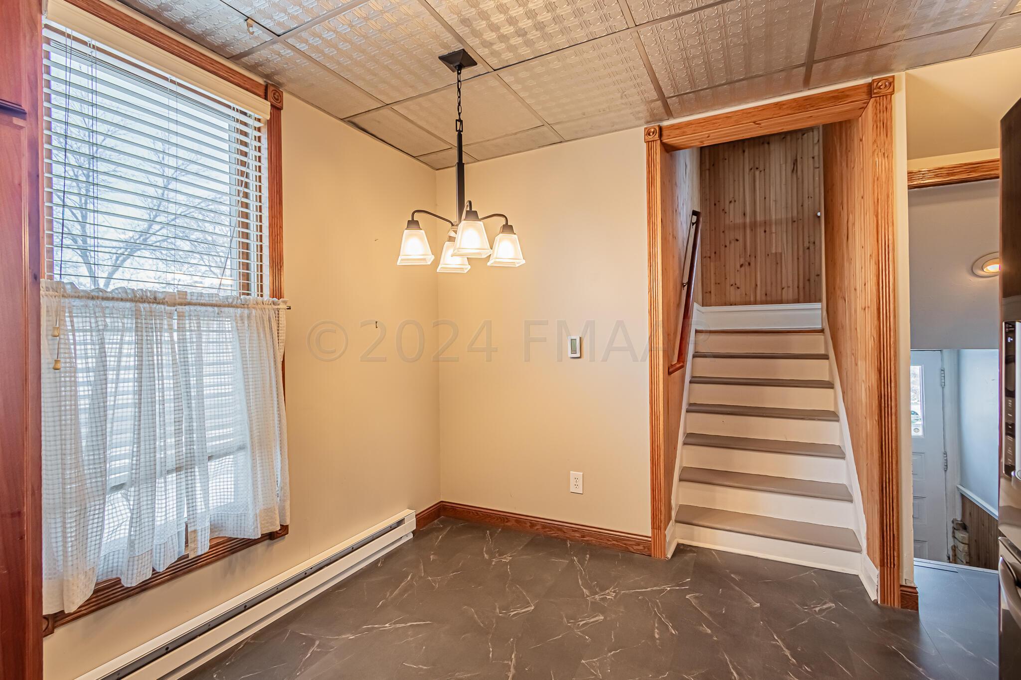 353 Ninth Ave S, Fargo, ND 58103-32