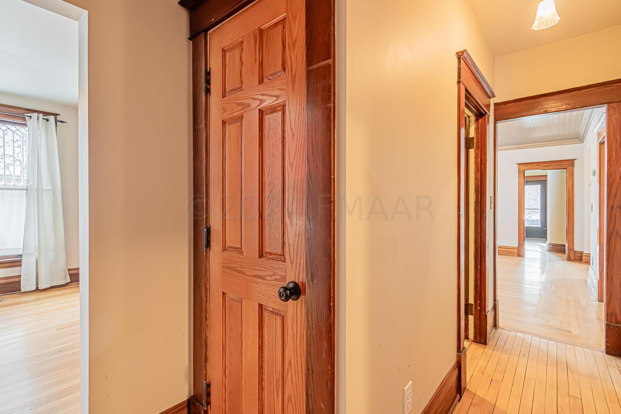 353 Ninth Ave S, Fargo, ND 58103-33