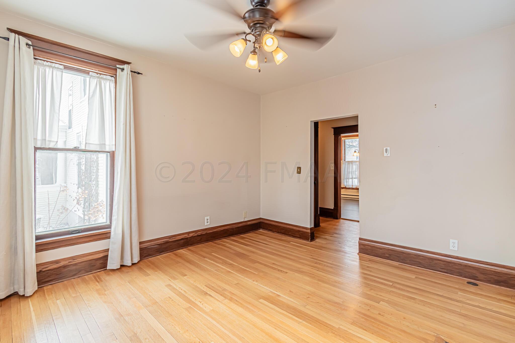 353 Ninth Ave S, Fargo, ND 58103-35