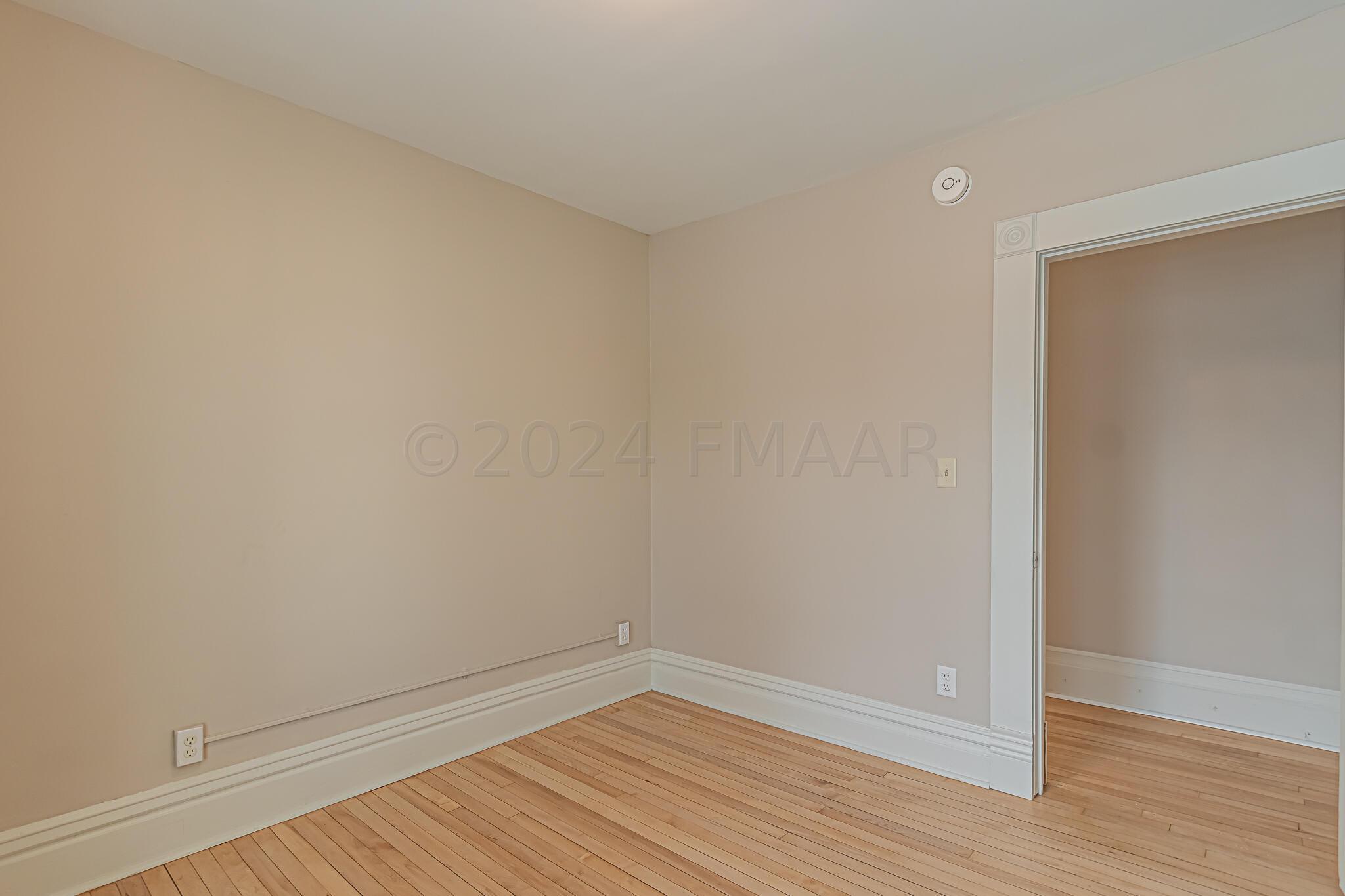 353 Ninth Ave S, Fargo, ND 58103-49