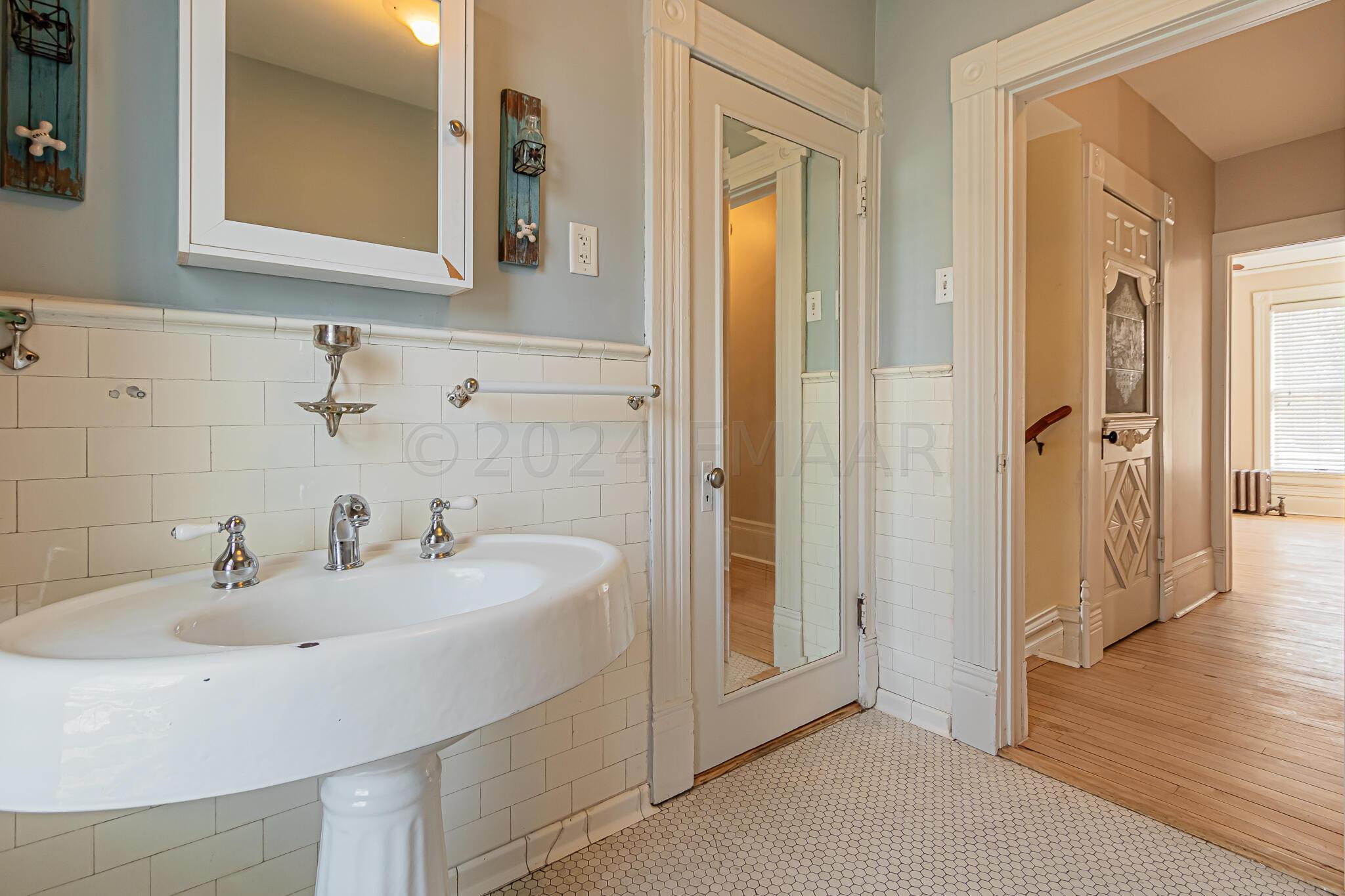 353 Ninth Ave S, Fargo, ND 58103-55