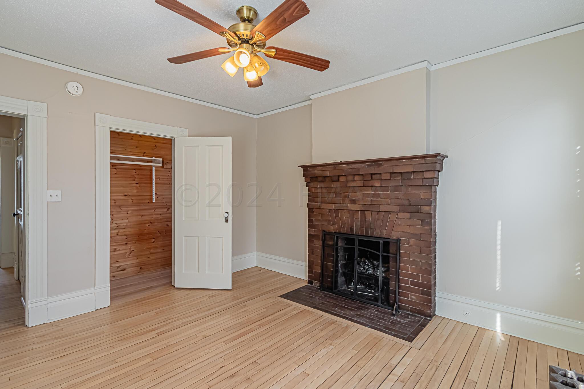 353 Ninth Ave S, Fargo, ND 58103-59