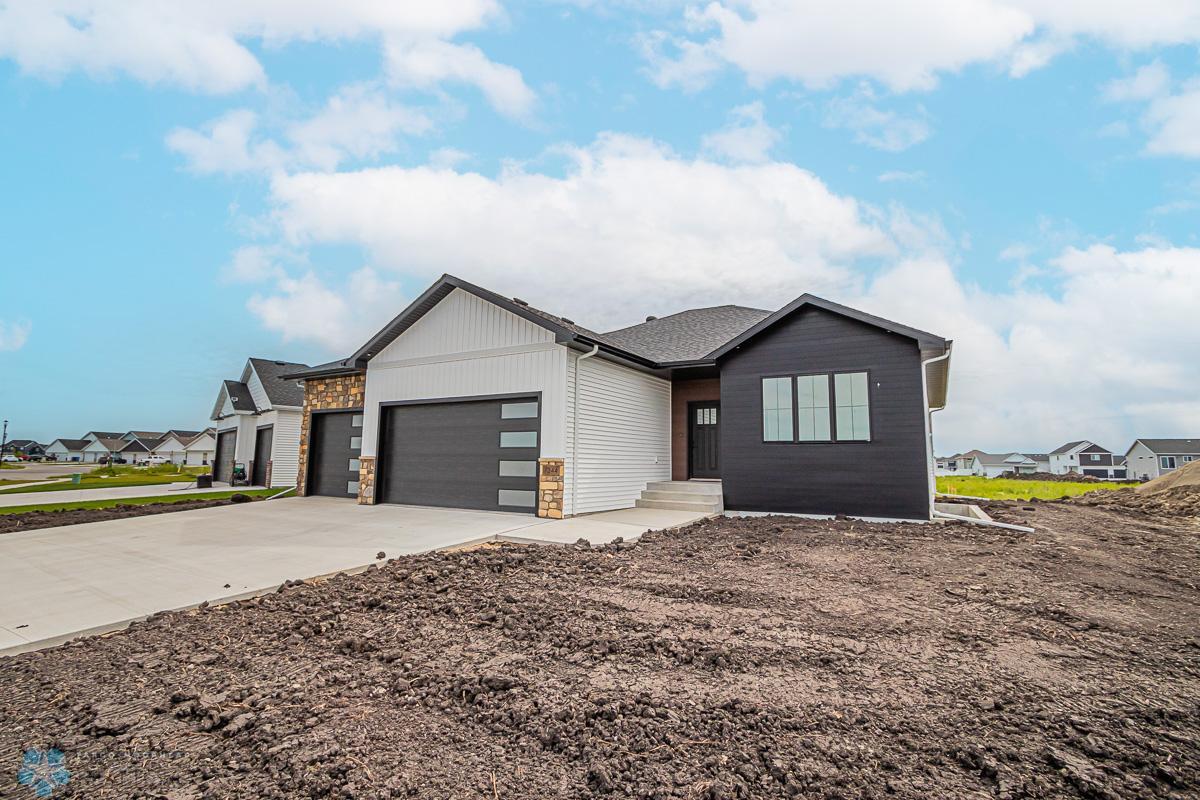 7344 30th St S, Fargo, ND-02.jpg