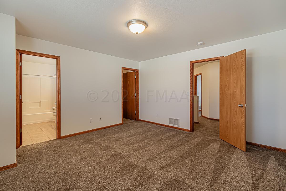 4233 51st St S Fargo, ND-02