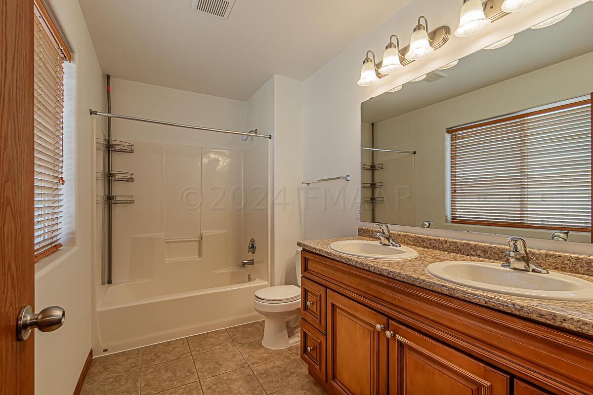 4233 51st St S Fargo, ND-03