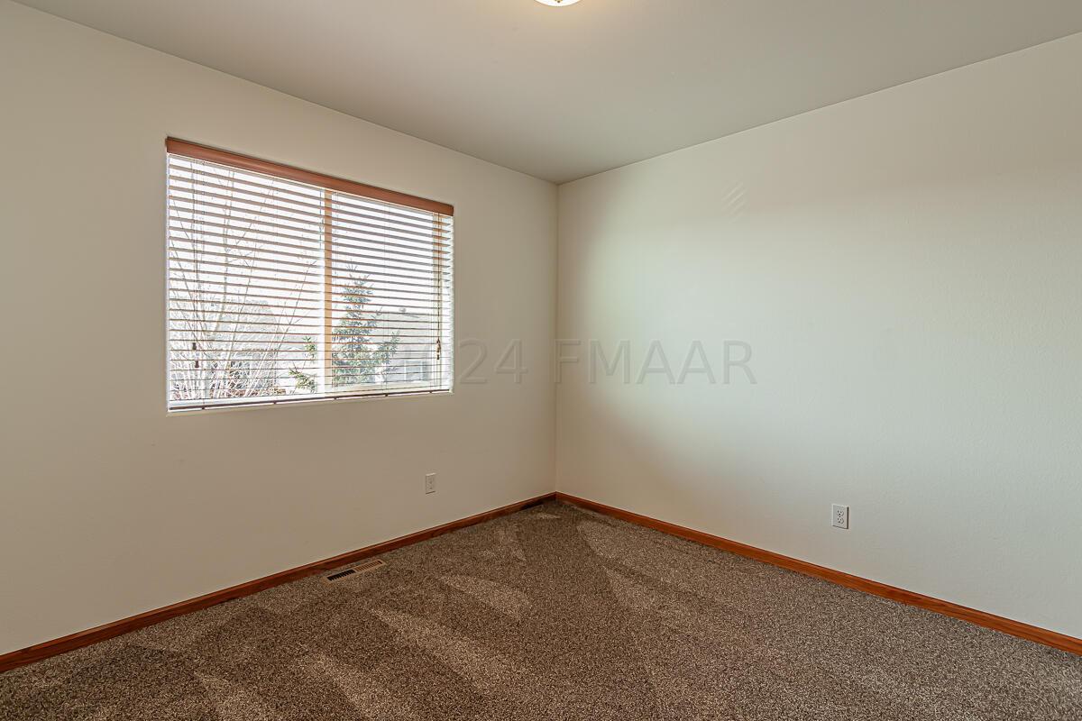4233 51st St S Fargo, ND-07