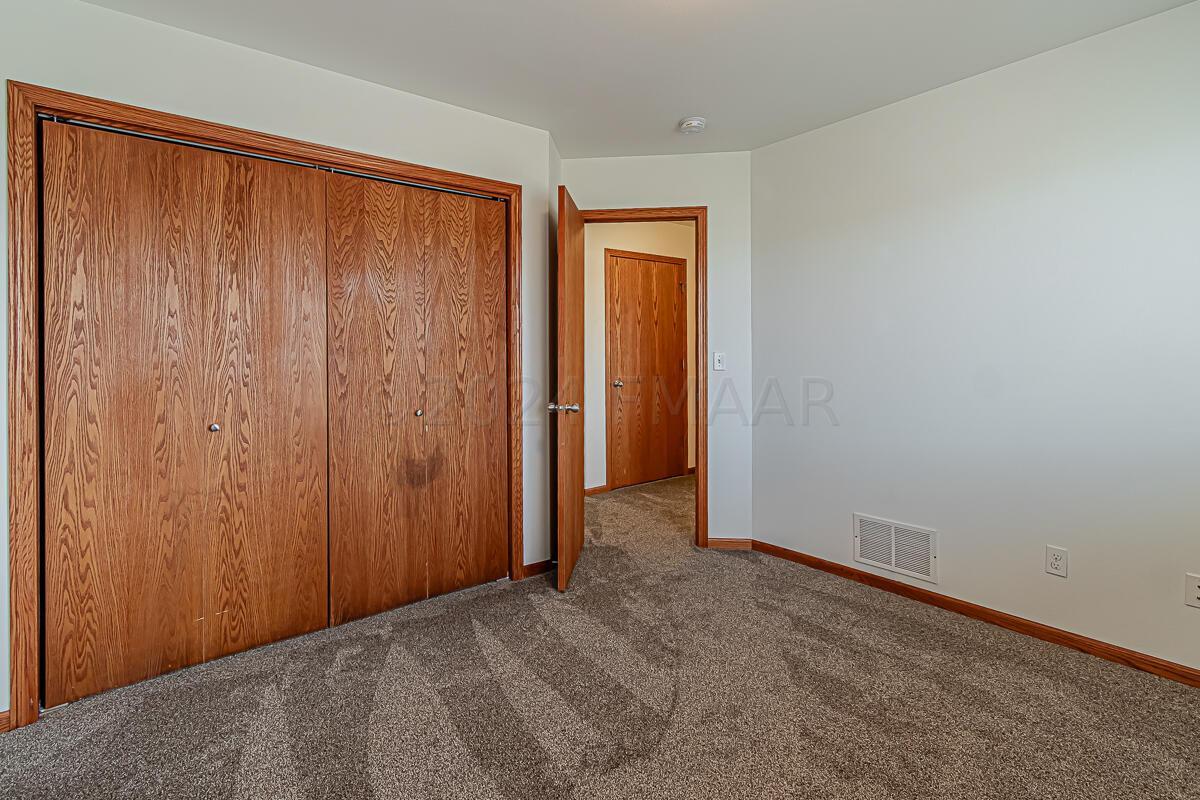 4233 51st St S Fargo, ND-08