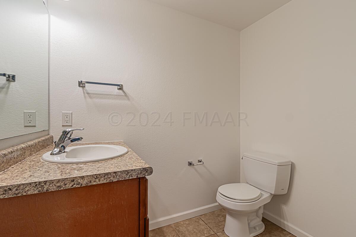 4233 51st St S Fargo, ND-17