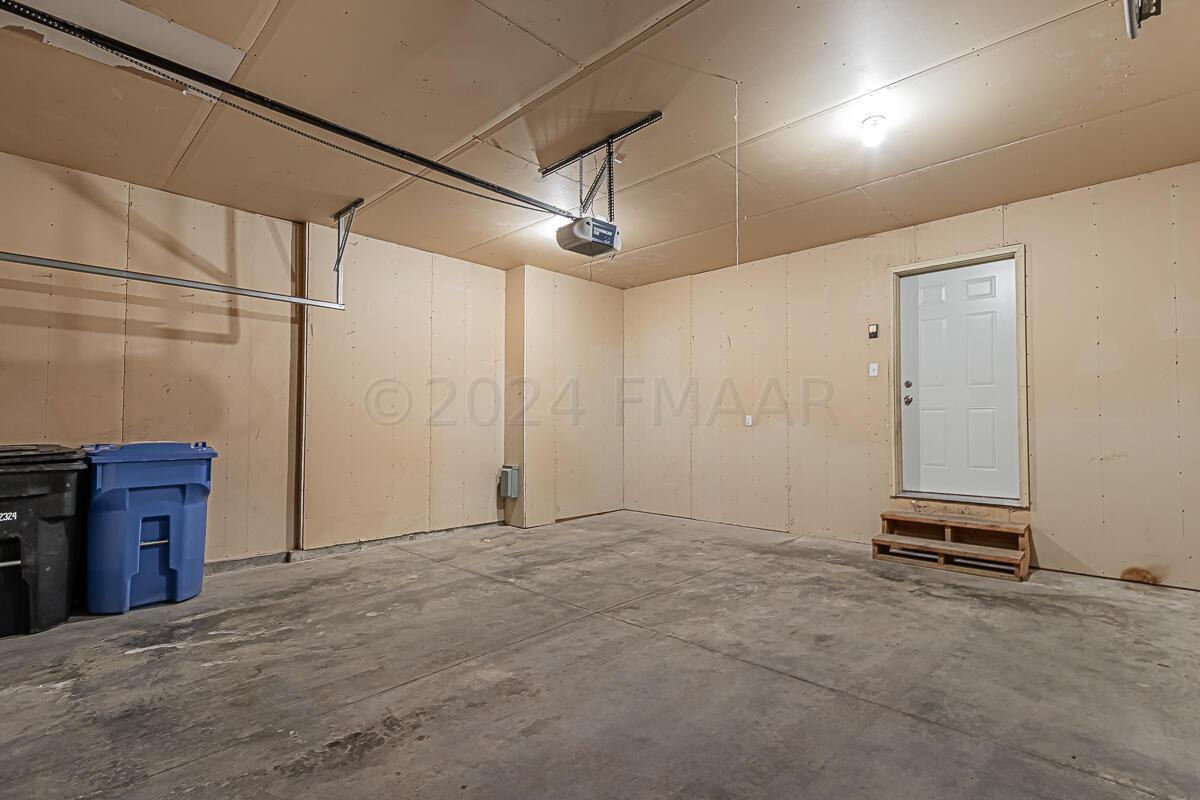 4233 51st St S Fargo, ND-19