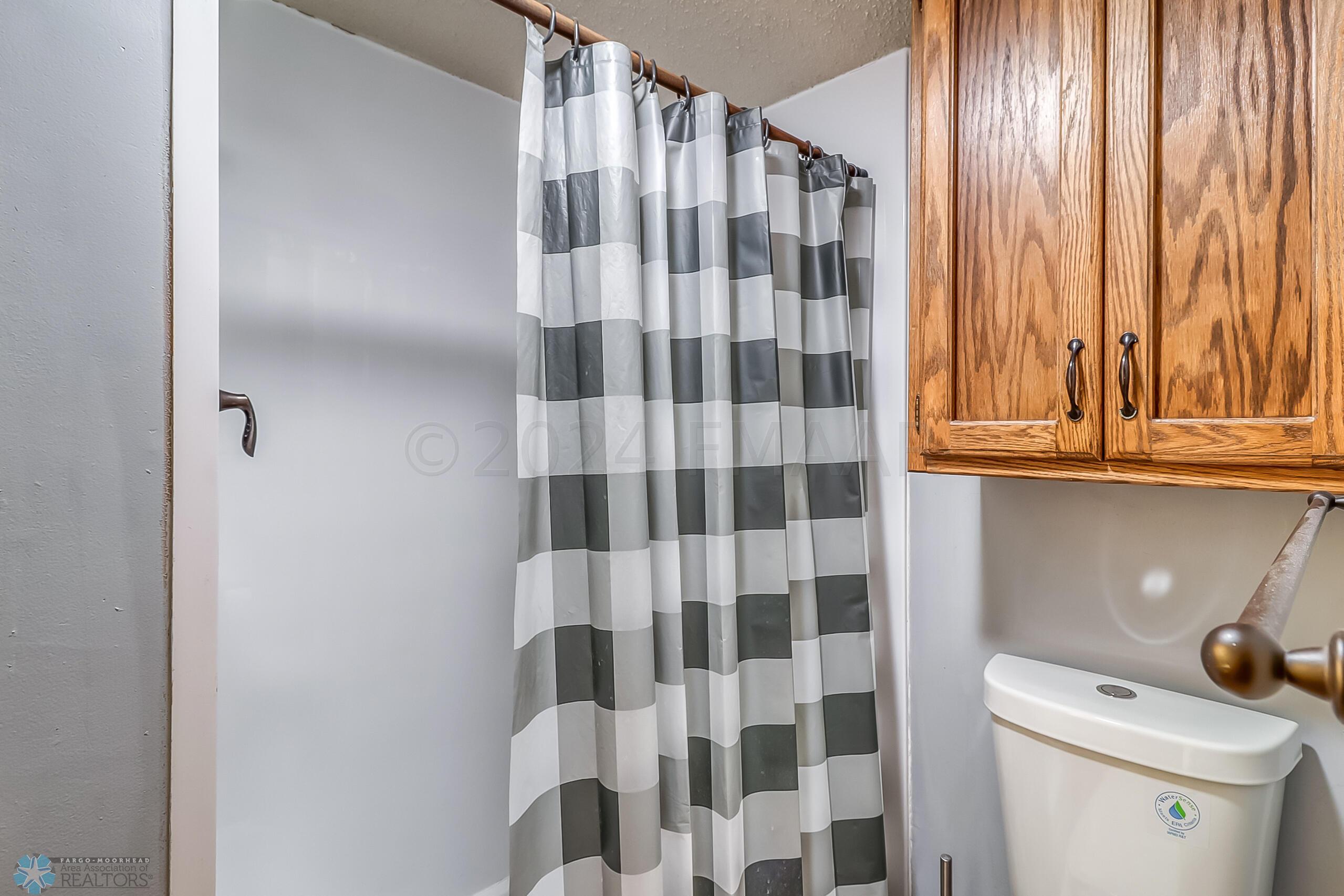 Basement Bathroom1_2