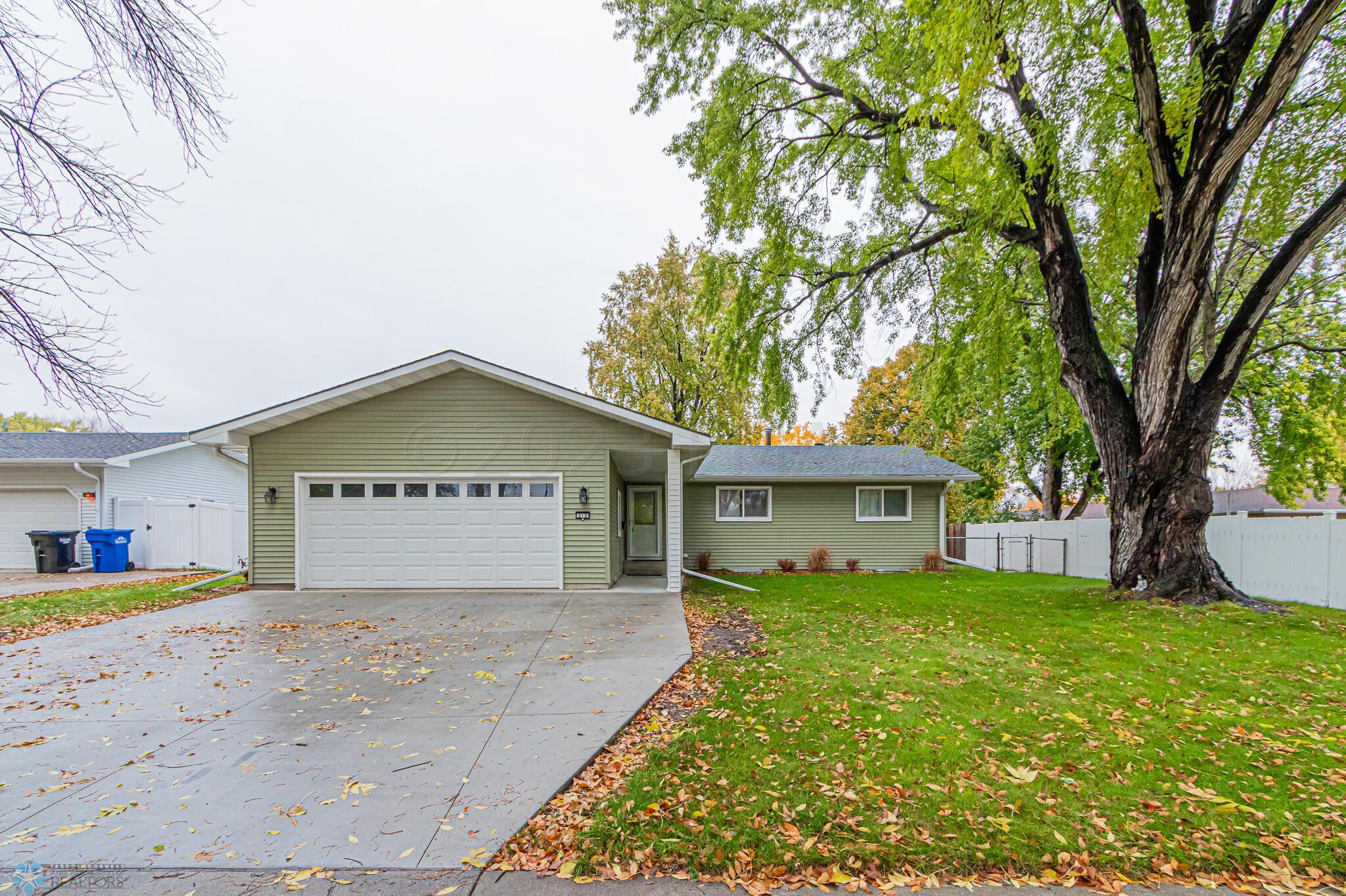 213 FOREST Avenue N, Fargo, ND 58102-01