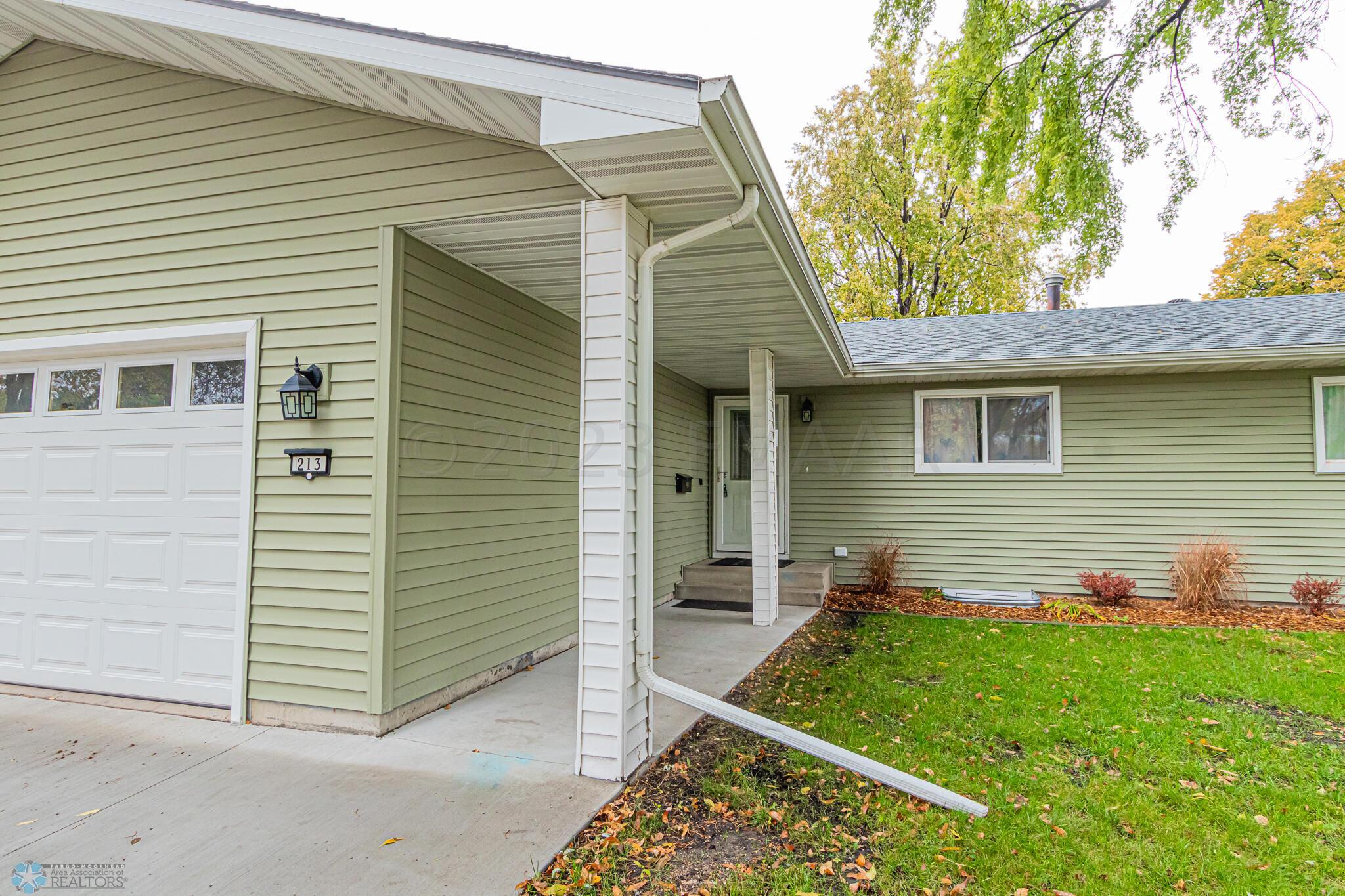 213 FOREST Avenue N, Fargo, ND 58102-02