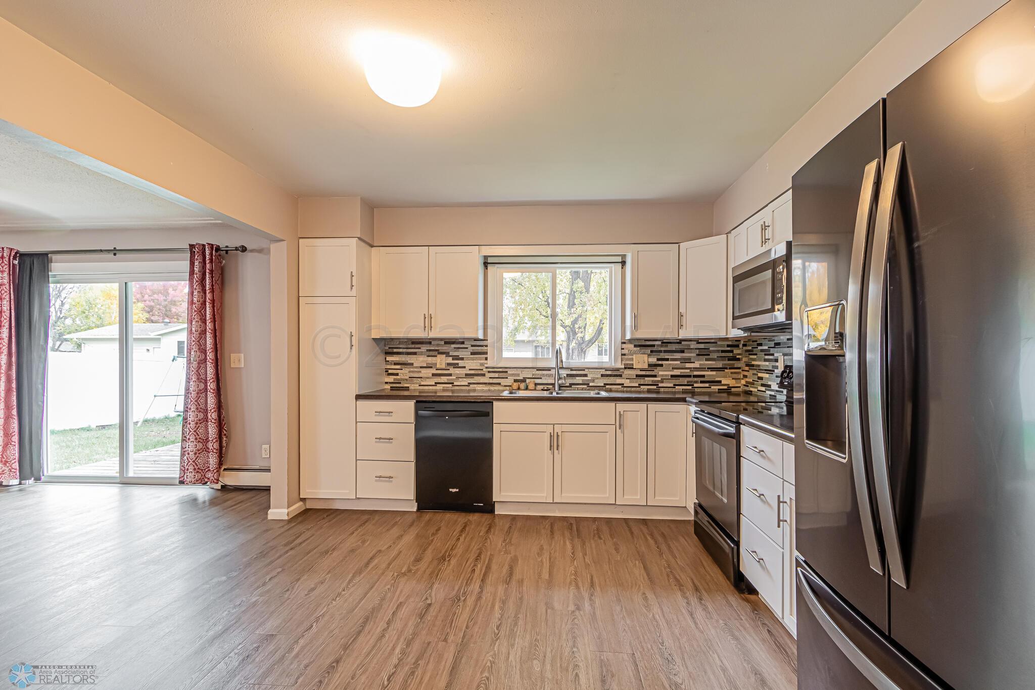 213 FOREST Avenue N, Fargo, ND 58102-08