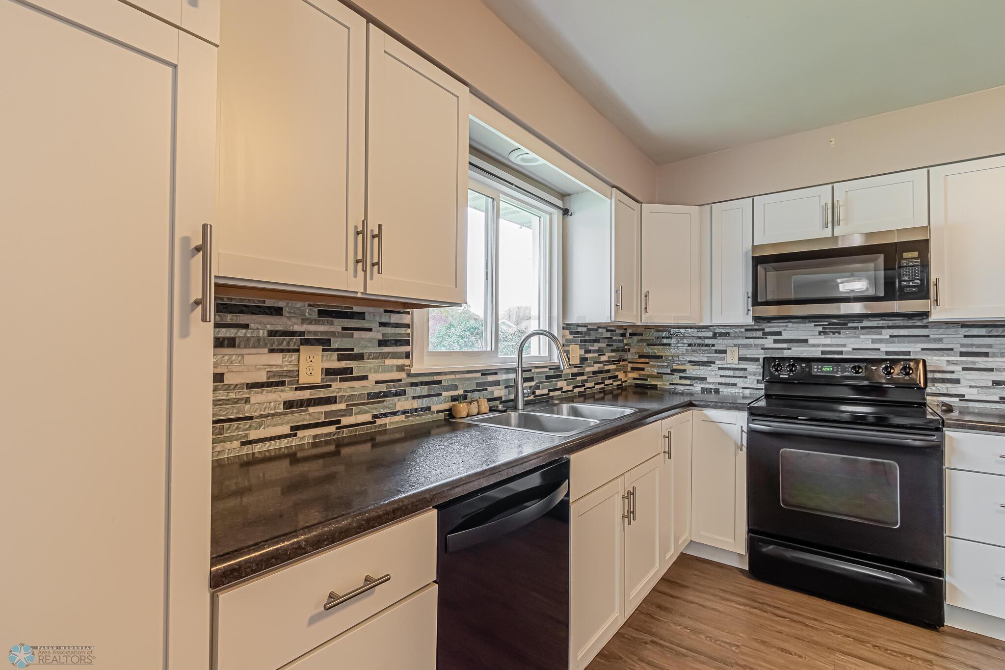 213 FOREST Avenue N, Fargo, ND 58102-07
