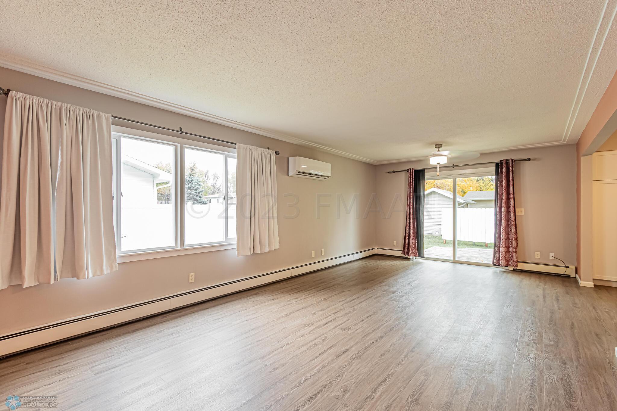 213 FOREST Avenue N, Fargo, ND 58102-04