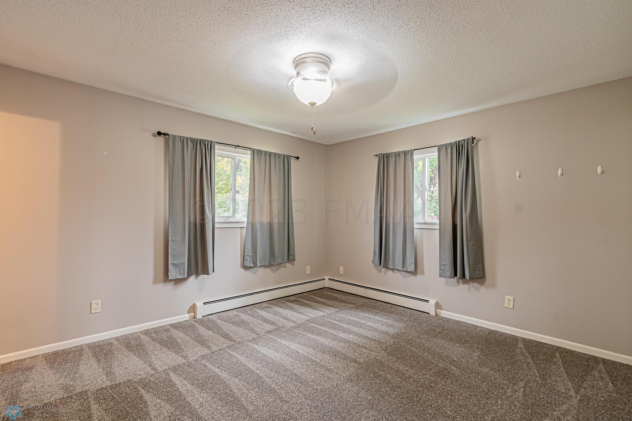 213 FOREST Avenue N, Fargo, ND 58102-15