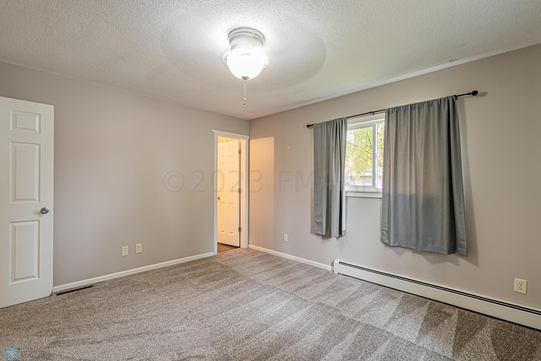 213 FOREST Avenue N, Fargo, ND 58102-16