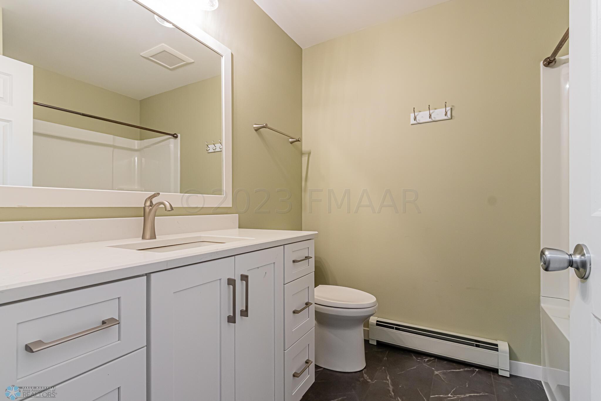213 FOREST Avenue N, Fargo, ND 58102-19