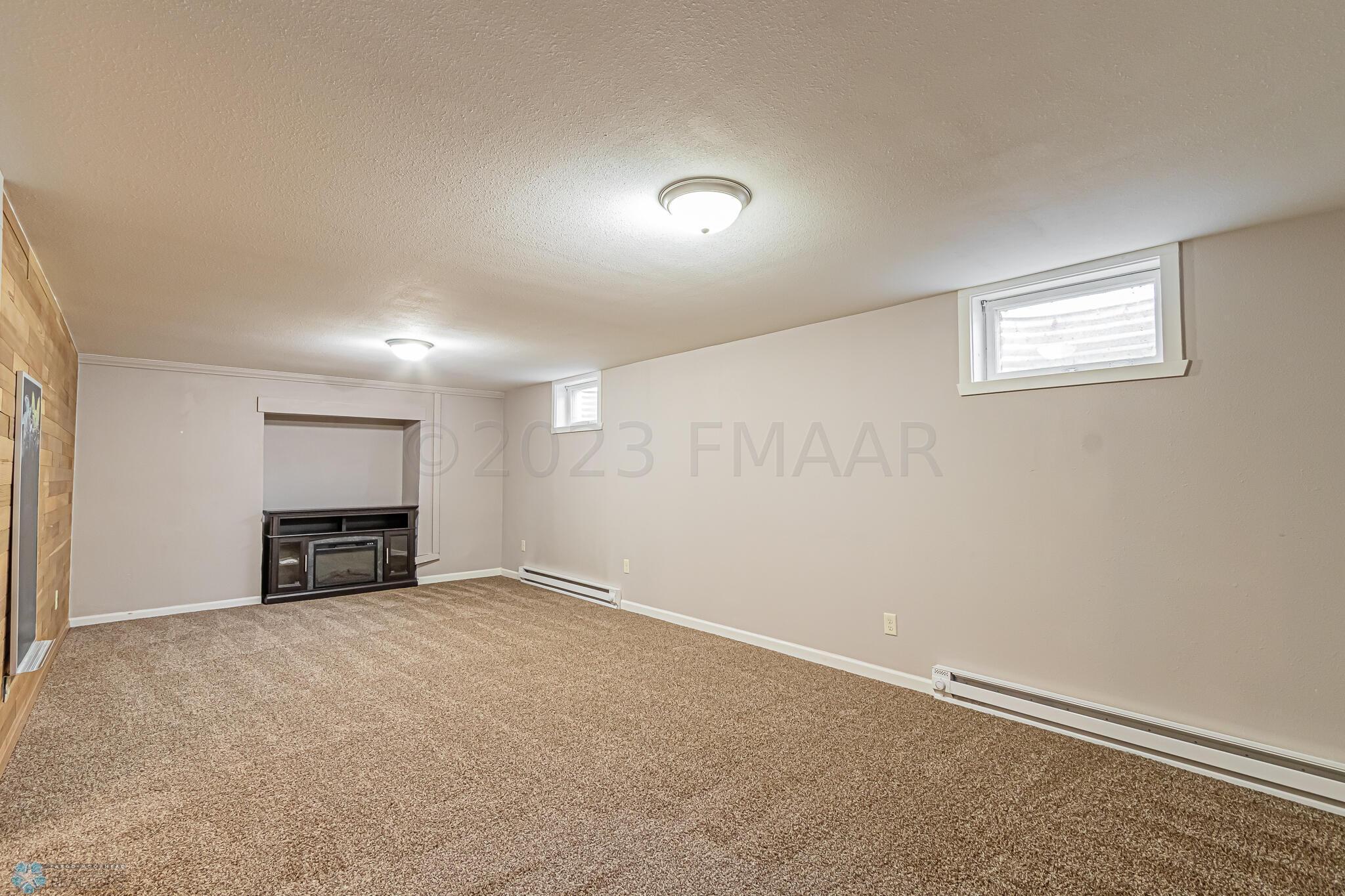 213 FOREST Avenue N, Fargo, ND 58102-23