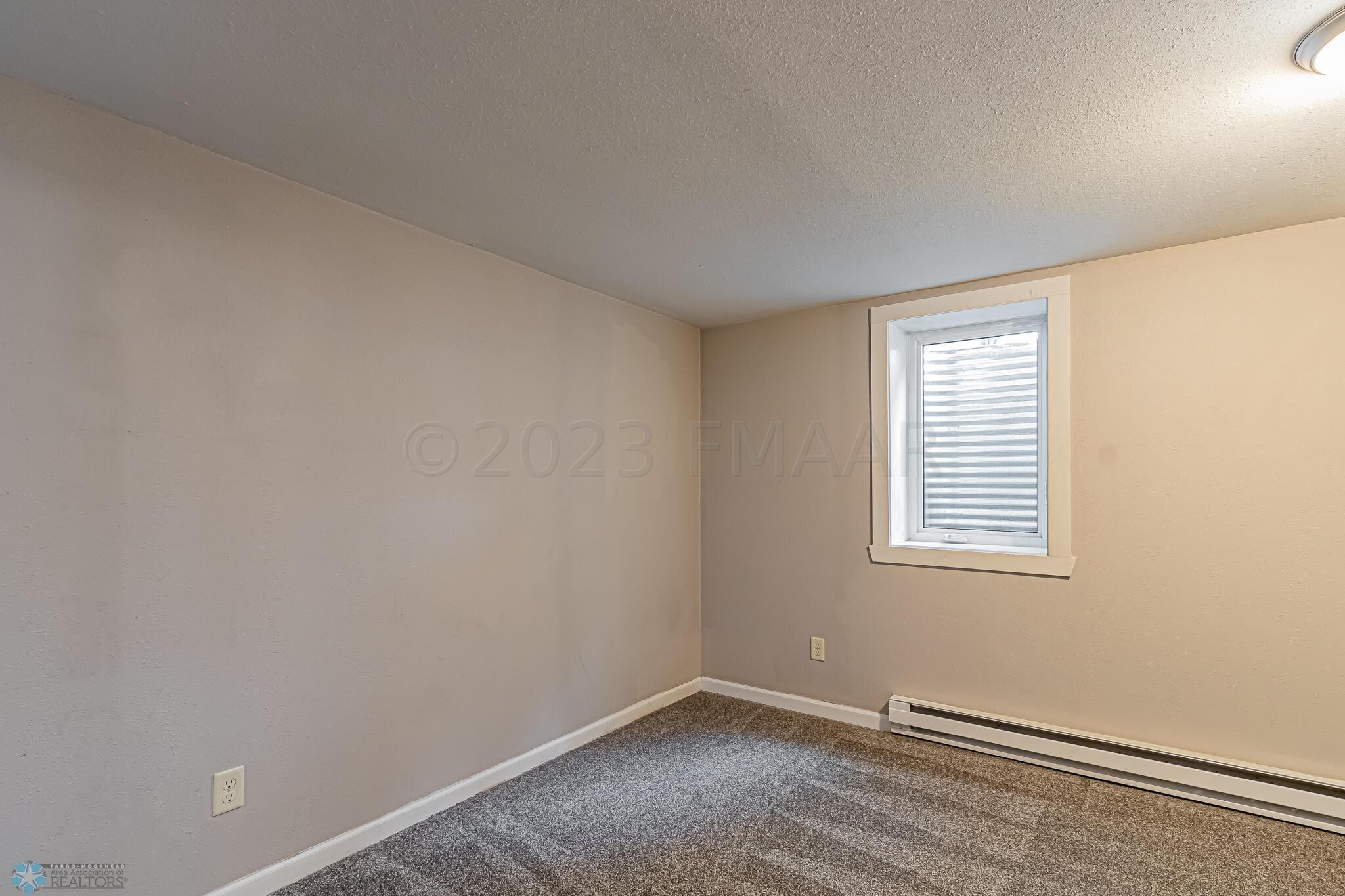 213 FOREST Avenue N, Fargo, ND 58102-30