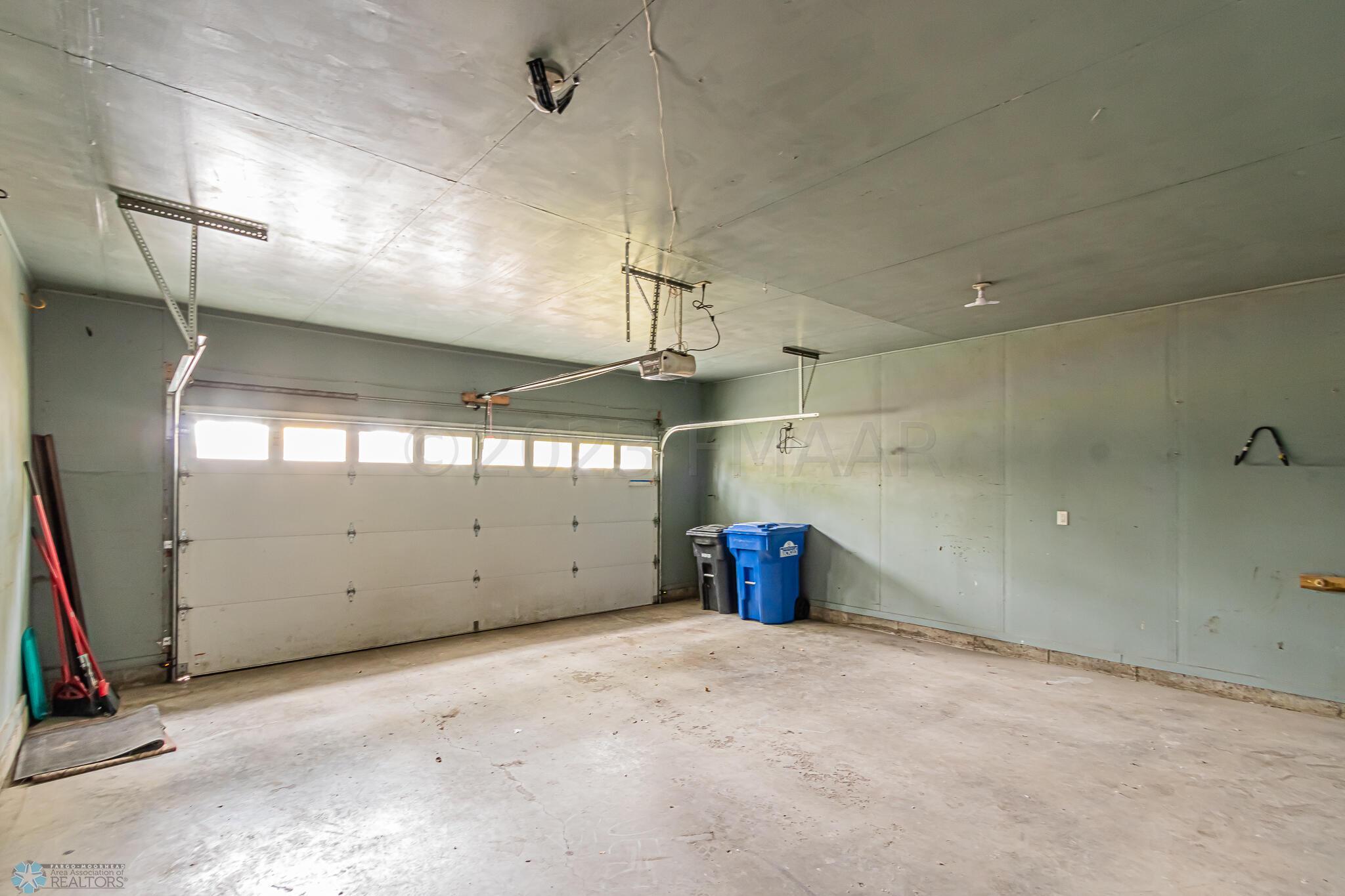 213 FOREST Avenue N, Fargo, ND 58102-39