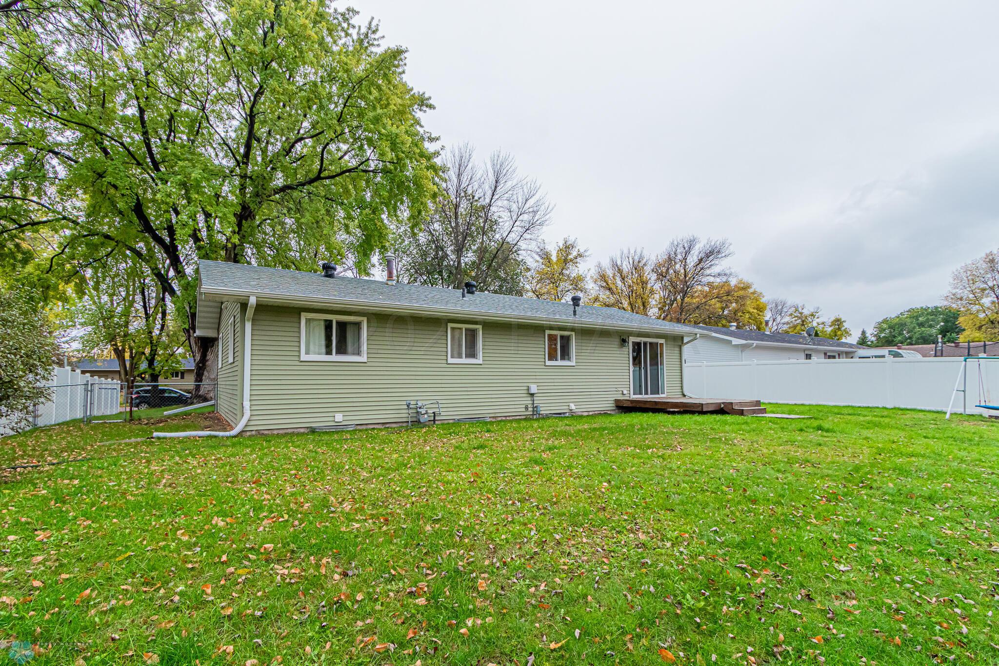 213 FOREST Avenue N, Fargo, ND 58102-37