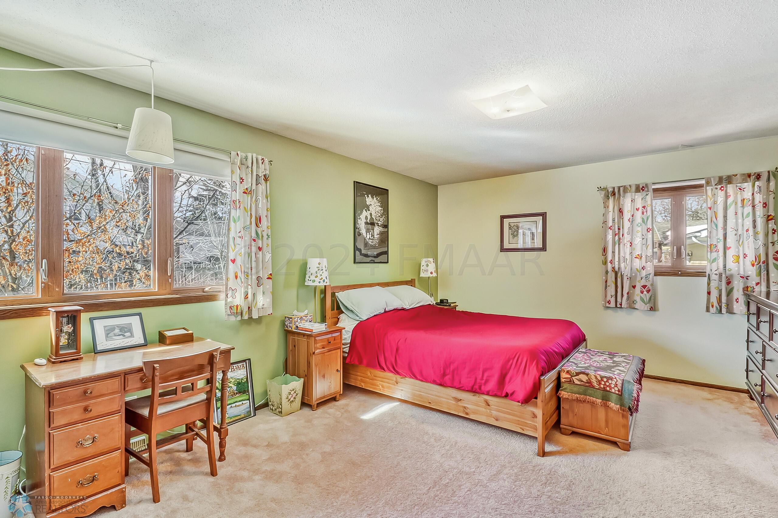 Primary Bedroom1_2
