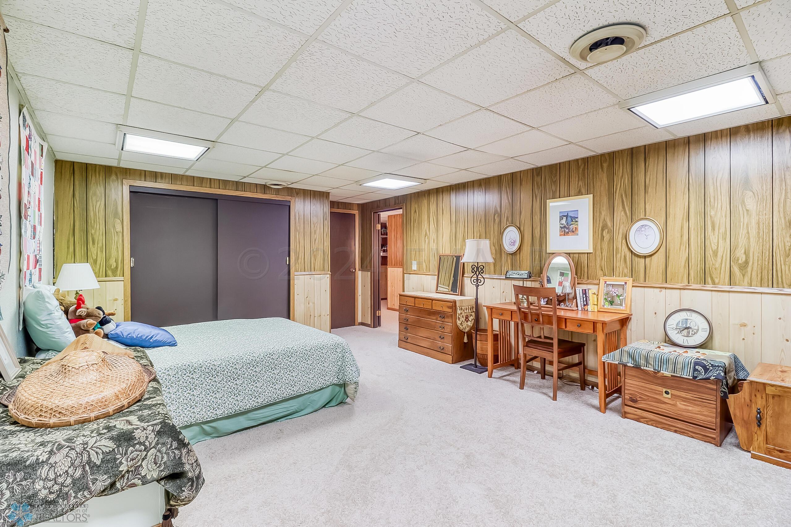 Basement Bedroom1_2