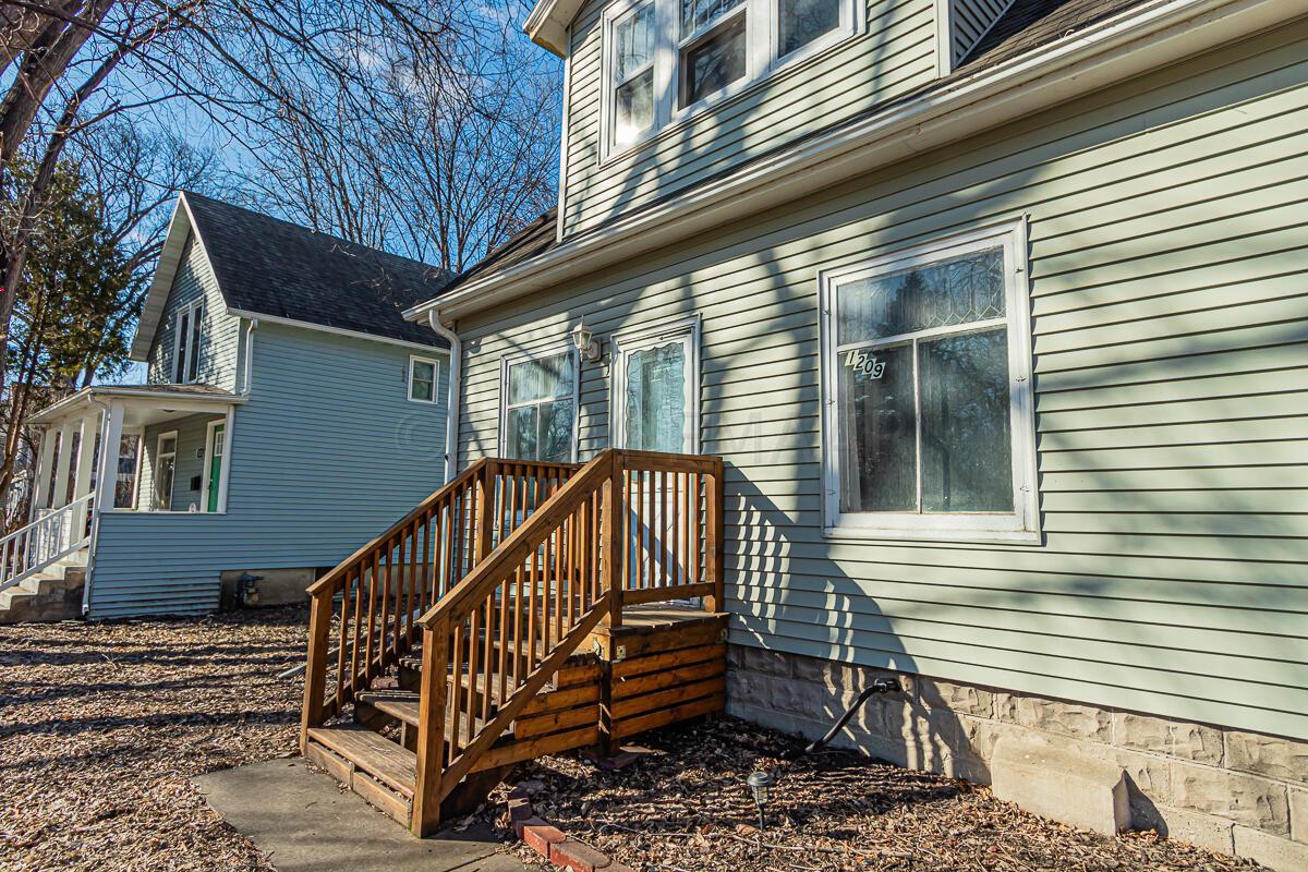 1209 10th St S, Fargo, ND 58103-38