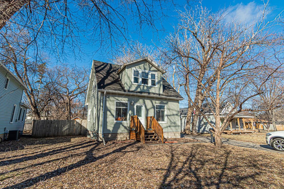 1209 10th St S, Fargo, ND 58103-40