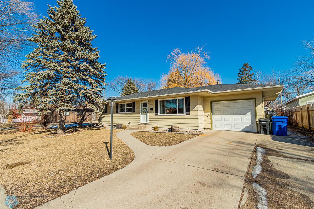 3017 9th St NFargo, ND 58102-34