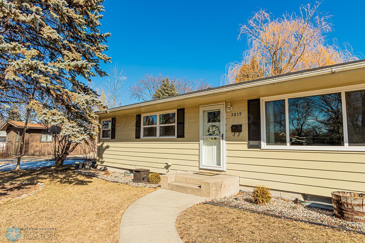 3017 9th St NFargo, ND 58102-35