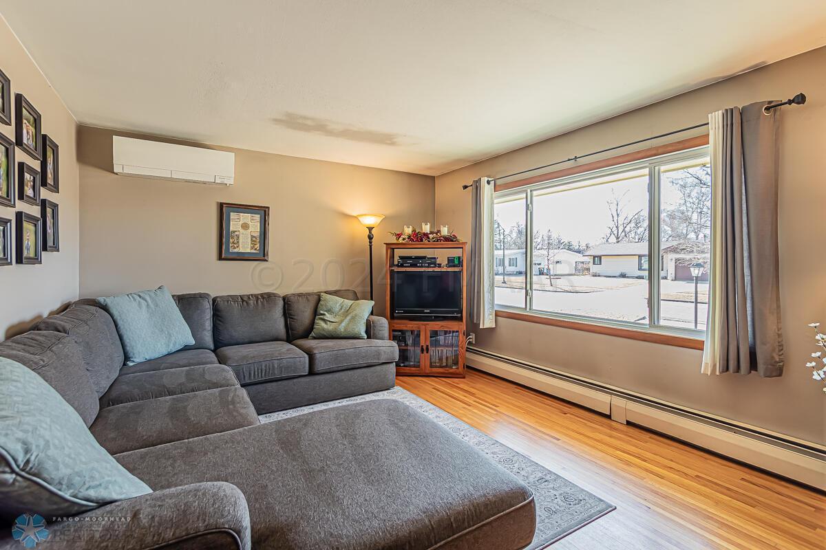 3017 9th St NFargo, ND 58102-01