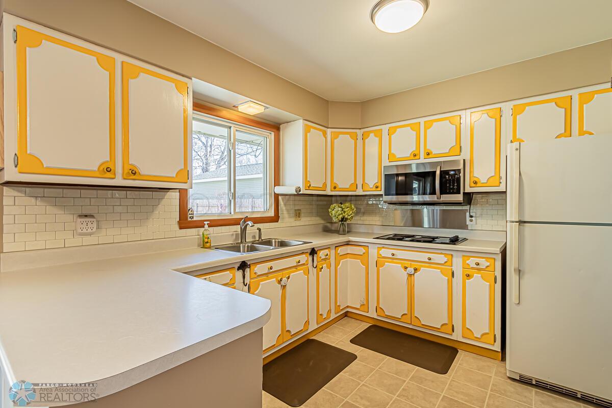 3017 9th St NFargo, ND 58102-06
