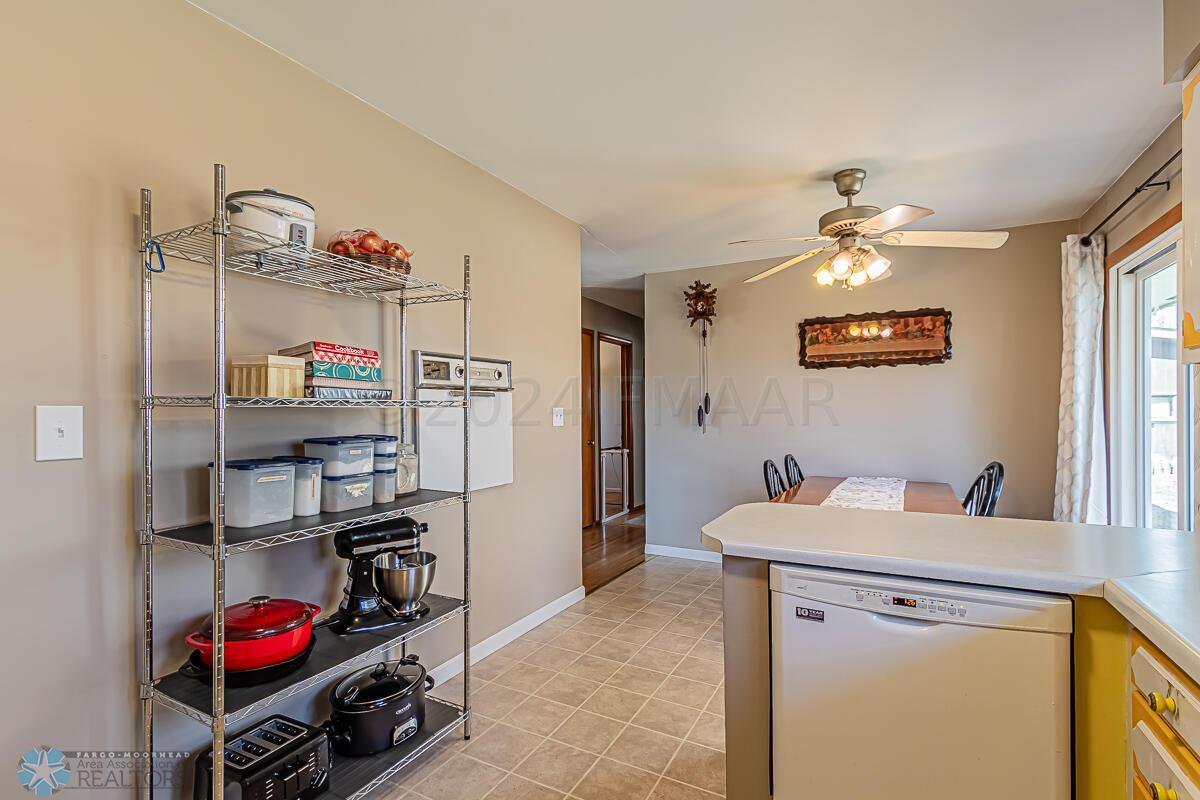 3017 9th St NFargo, ND 58102-09
