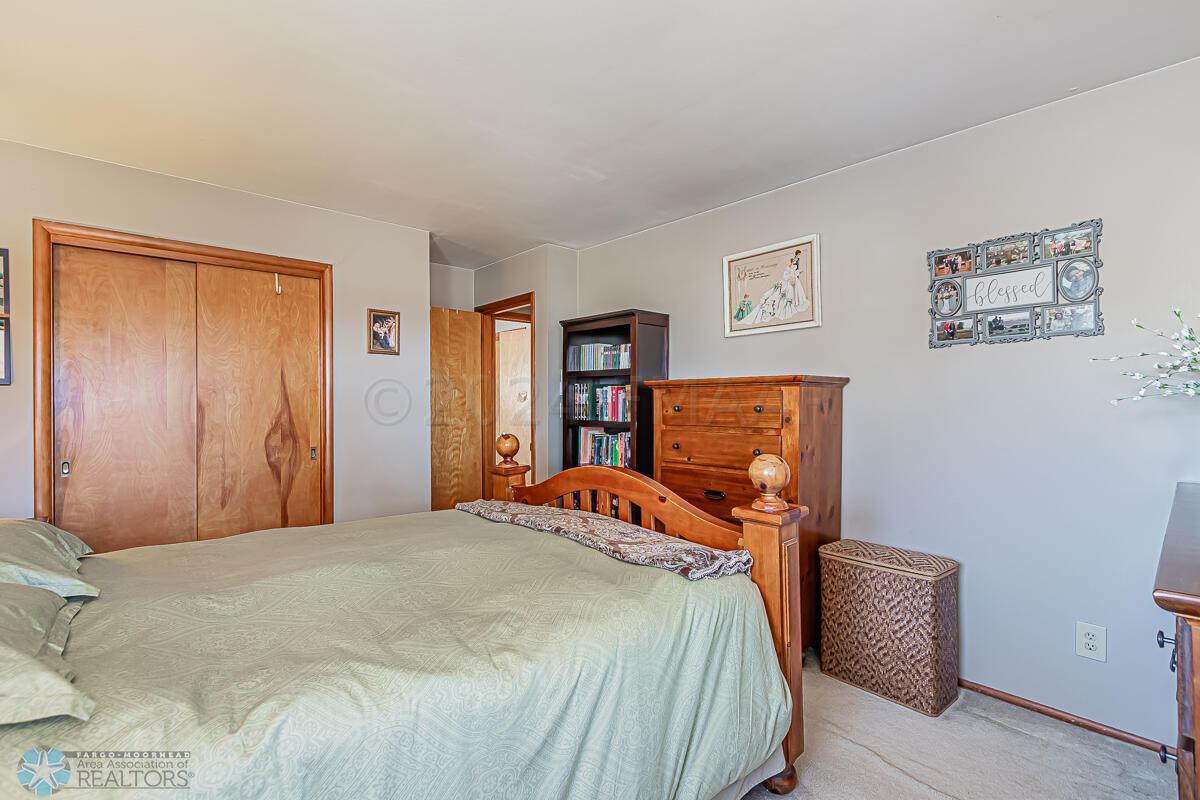3017 9th St NFargo, ND 58102-15