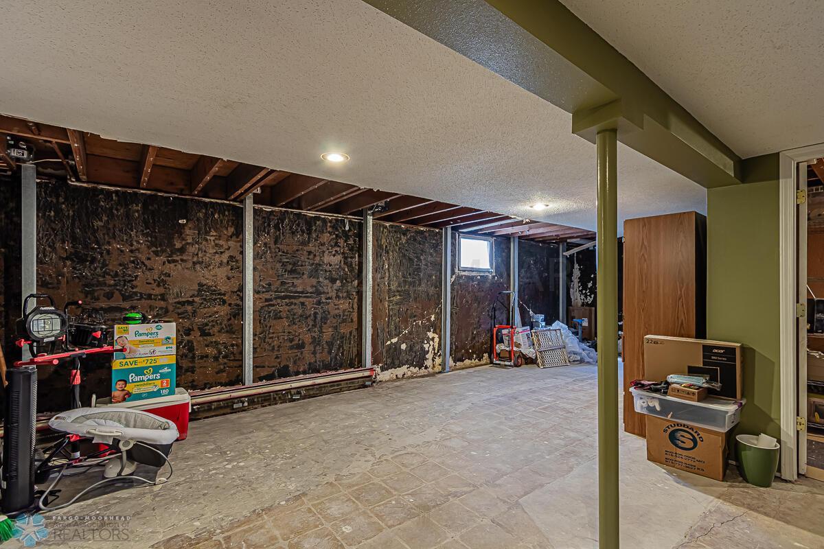 3017 9th St NFargo, ND 58102-19