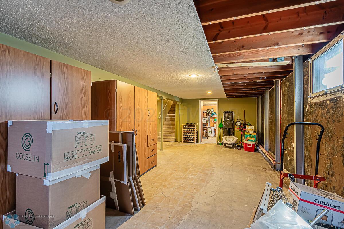 3017 9th St NFargo, ND 58102-21
