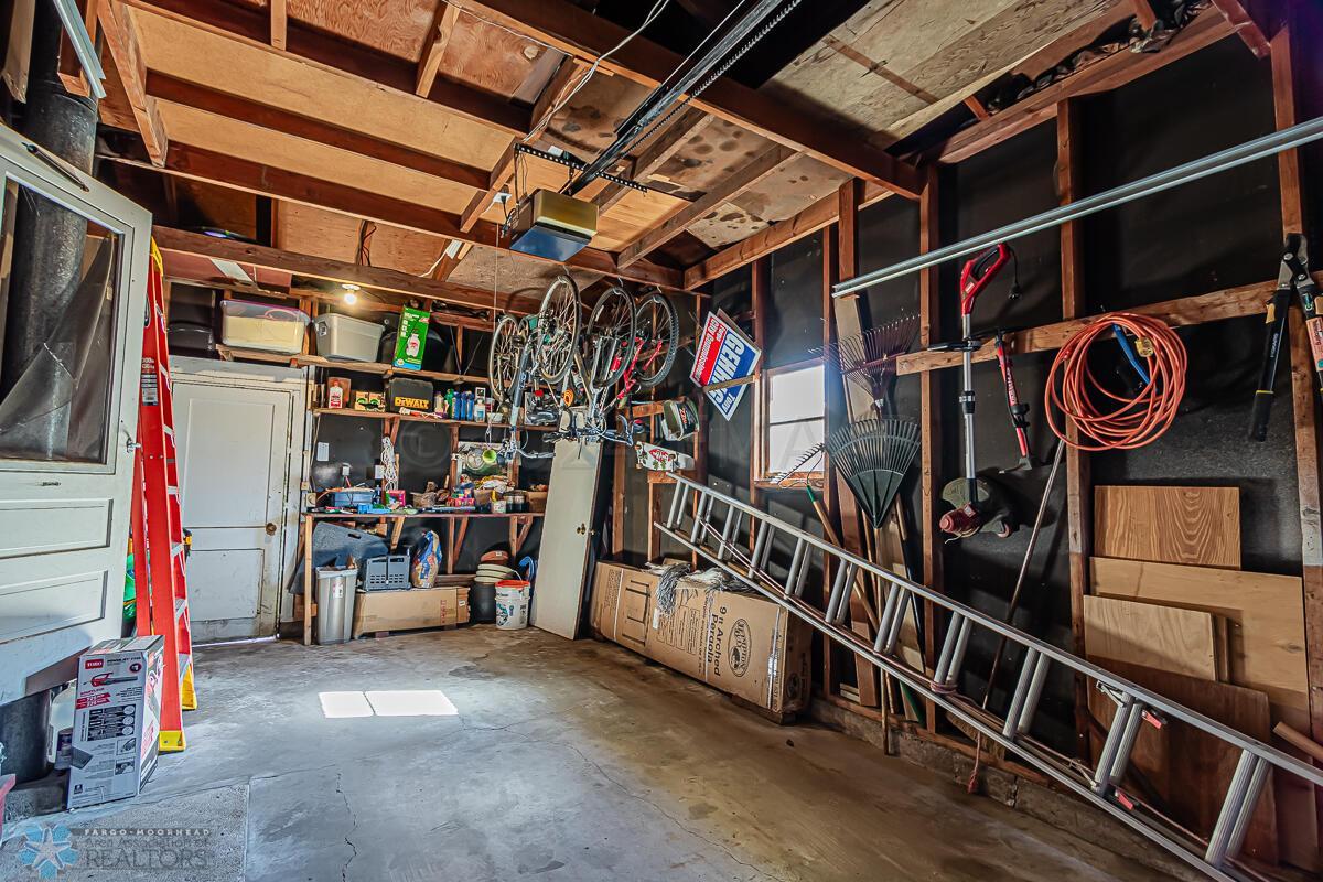 3017 9th St NFargo, ND 58102-27