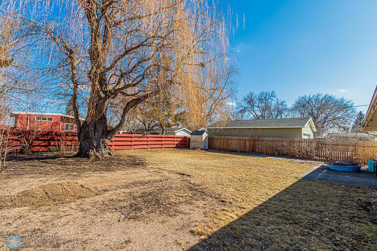 3017 9th St NFargo, ND 58102-32