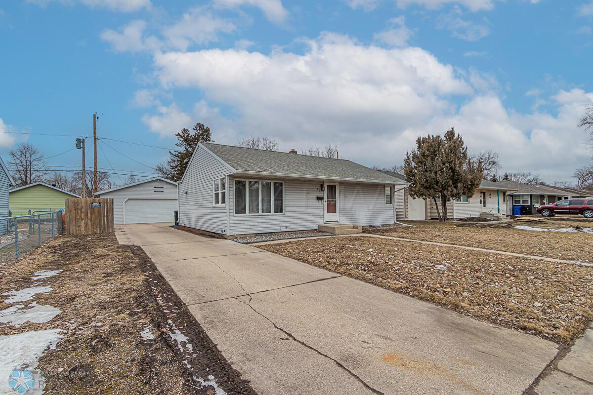 409 23 Avenue N, Fargo, ND 58102-02