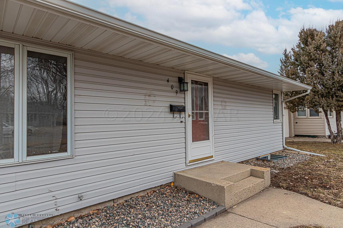 409 23 Avenue N, Fargo, ND 58102-03