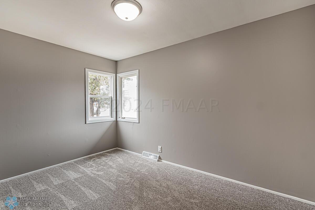 409 23 Avenue N, Fargo, ND 58102-16