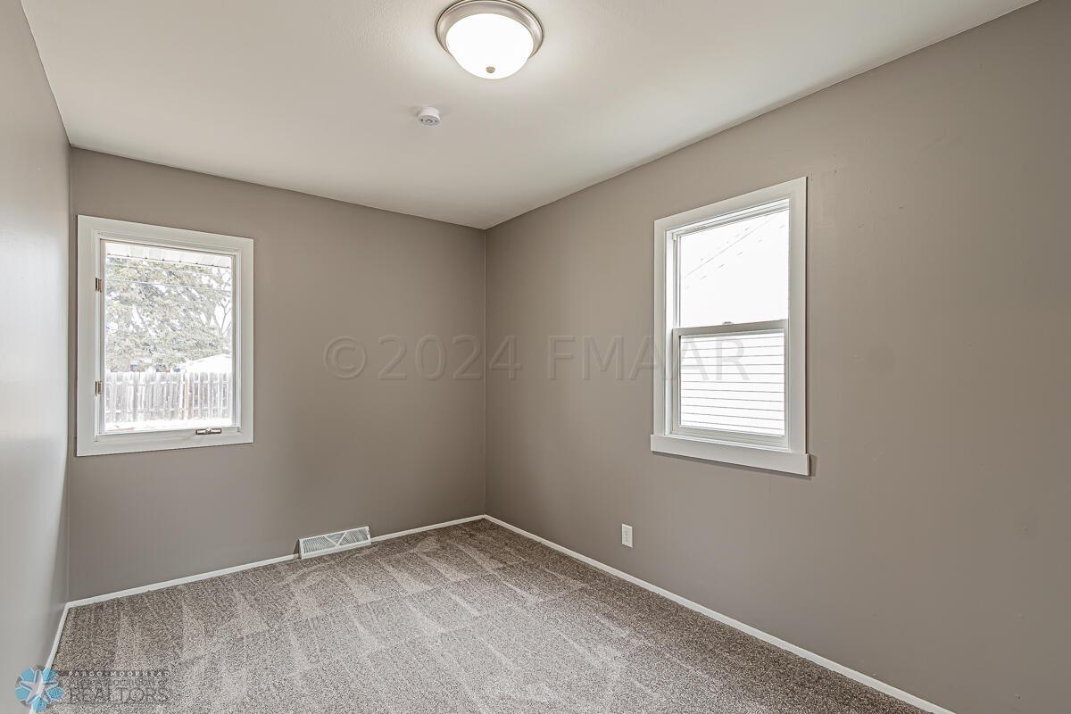 409 23 Avenue N, Fargo, ND 58102-18