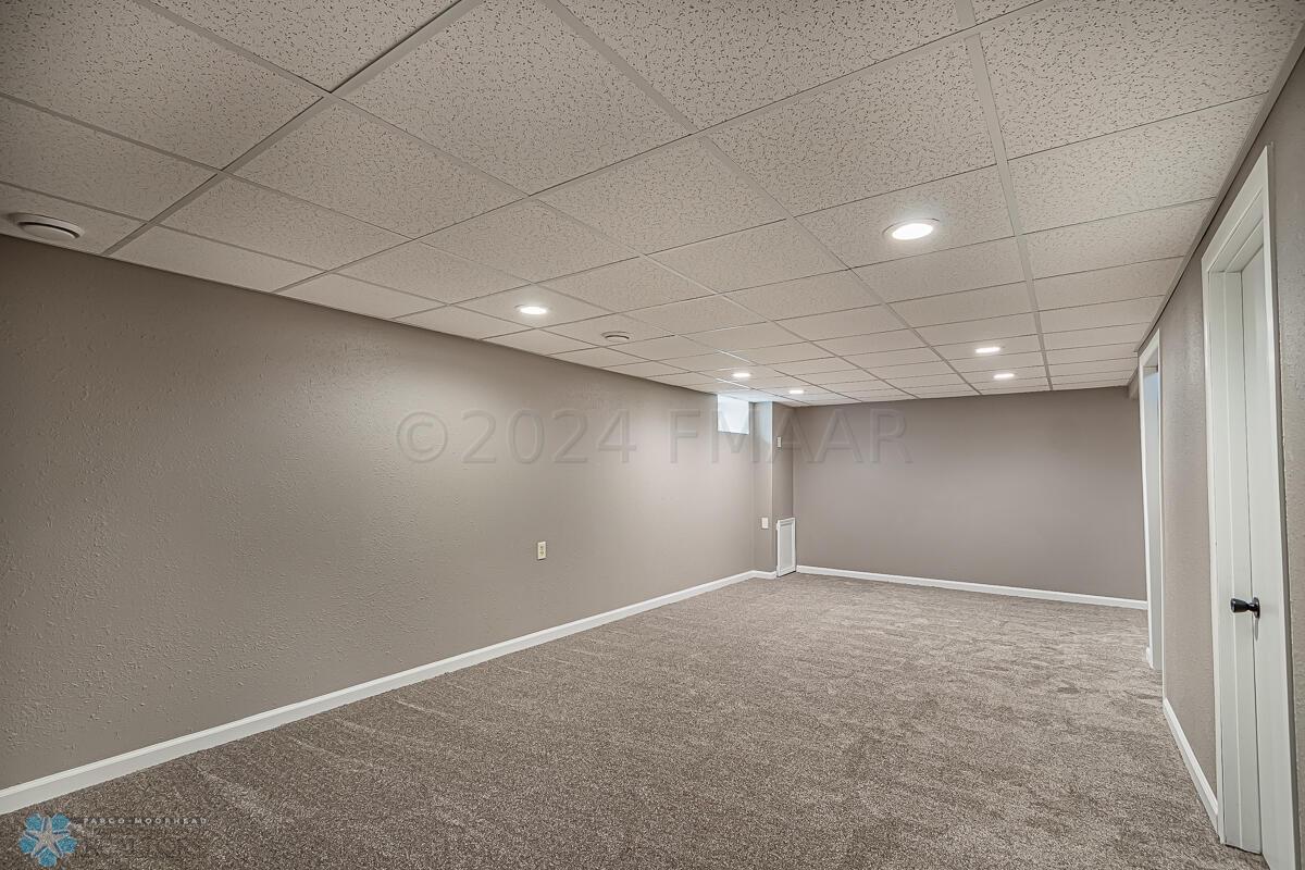 409 23 Avenue N, Fargo, ND 58102-24