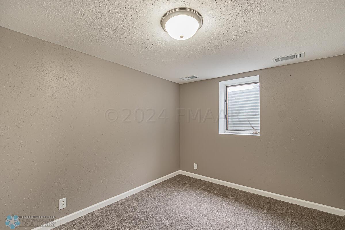 409 23 Avenue N, Fargo, ND 58102-25