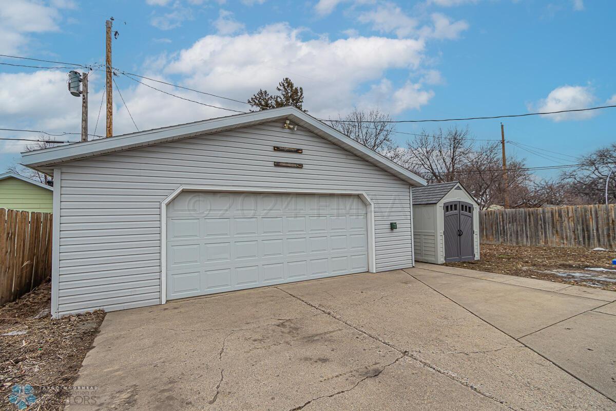409 23 Avenue N, Fargo, ND 58102-04
