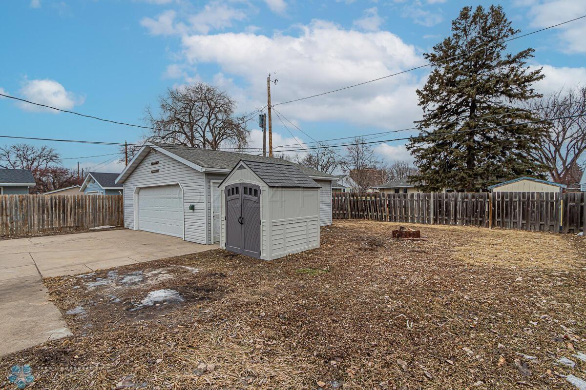 409 23 Avenue N, Fargo, ND 58102-05