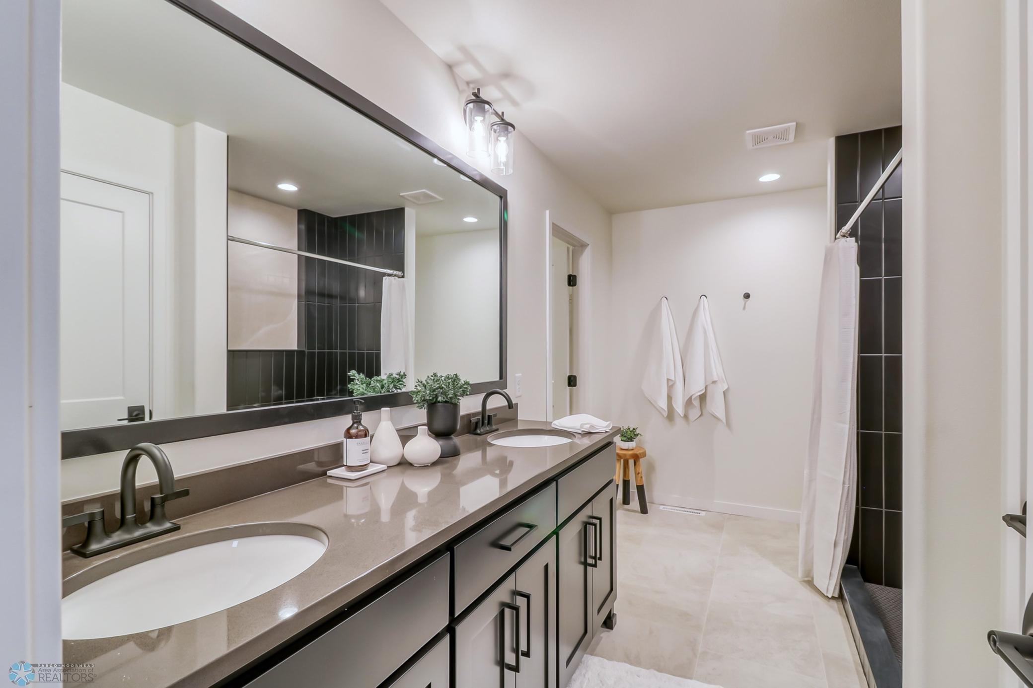 Primary Bathroom1_1.jpg